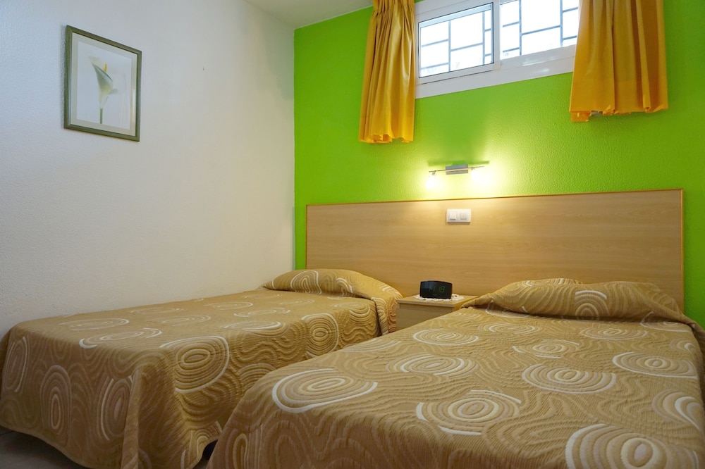 Apartamentos Ecuador — Hotel rooms in Playa del Ingles, Canary Islands