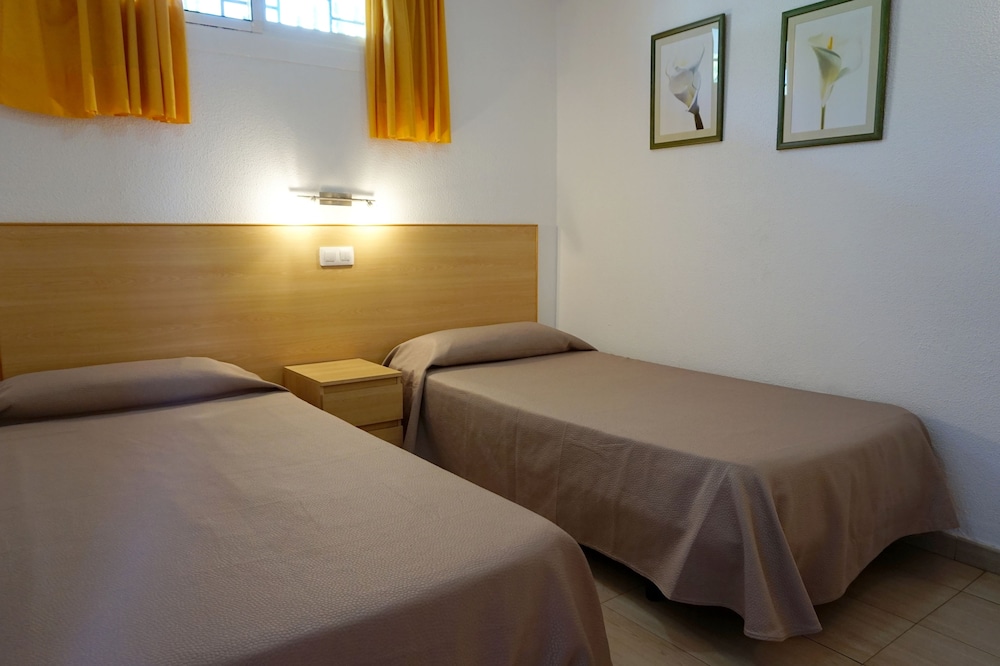 Apartamentos Ecuador — Hotel rooms in Playa del Ingles, Canary Islands
