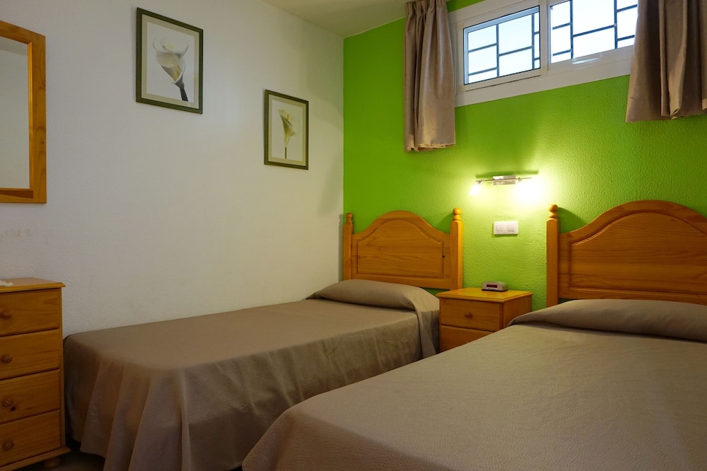 Apartamentos Ecuador — Hotel rooms in Playa del Ingles, Canary Islands