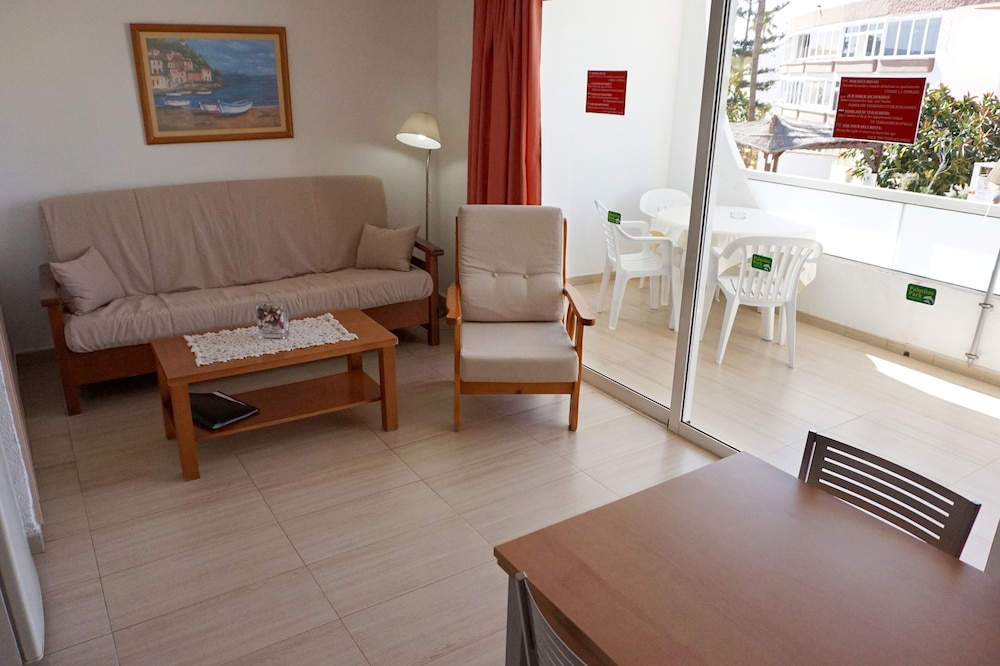 Apartamentos Ecuador — Hotel rooms in Playa del Ingles, Canary Islands