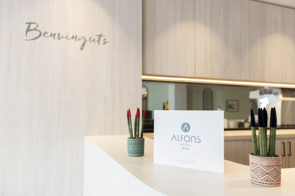Hotel Alfons — Hotel building in Ciutadella de Menorca, Balearic Islands