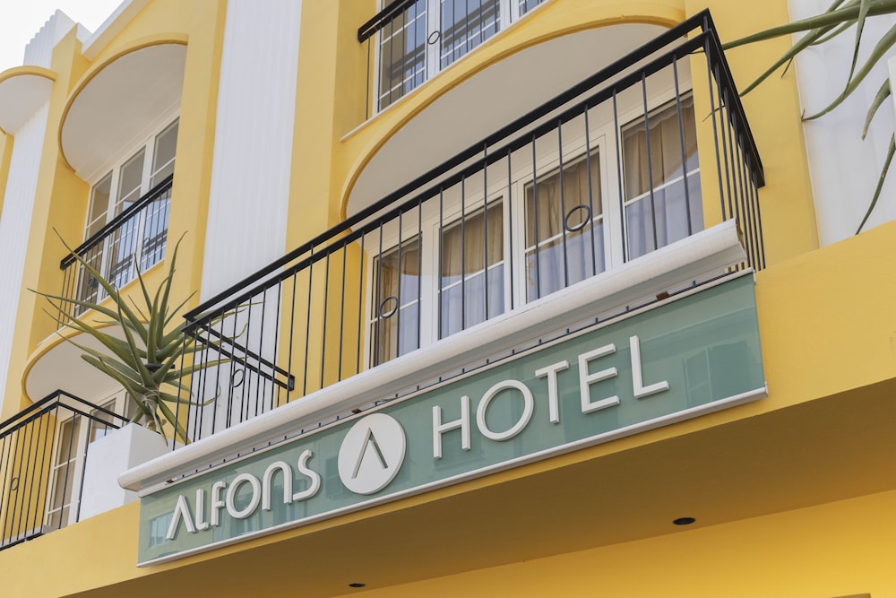 Hotel Alfons — Hotel building in Ciutadella de Menorca, Balearic Islands