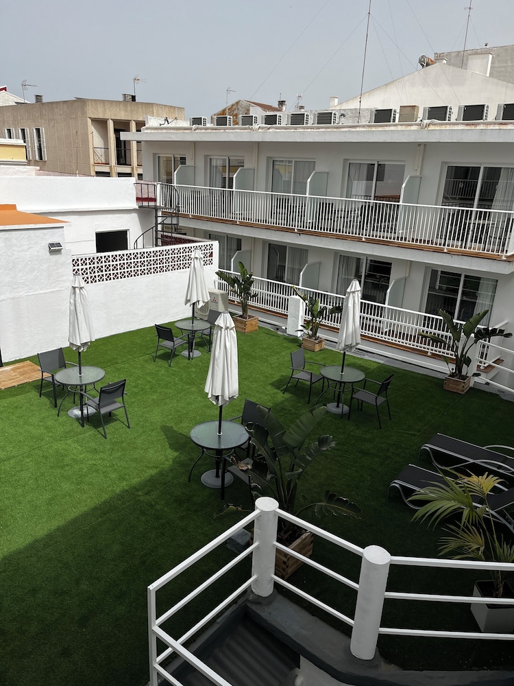 Hotel Alfons — Hotel building in Ciutadella de Menorca, Balearic Islands