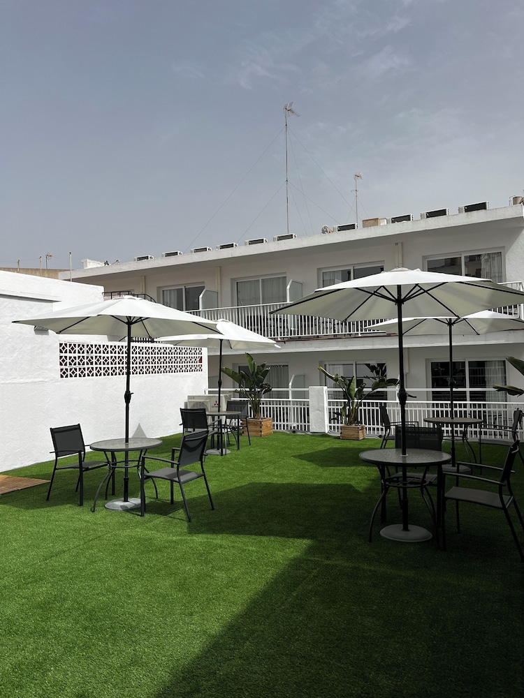Hotel Alfons — Hotel building in Ciutadella de Menorca, Balearic Islands
