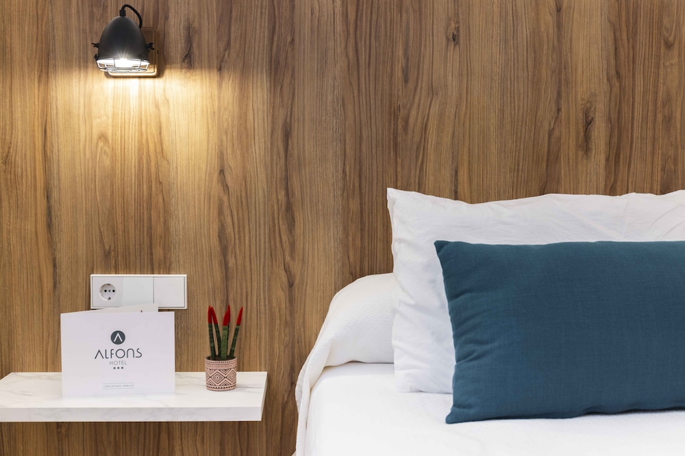 Hotel Alfons — Hotel rooms in Ciutadella de Menorca, Balearic Islands
