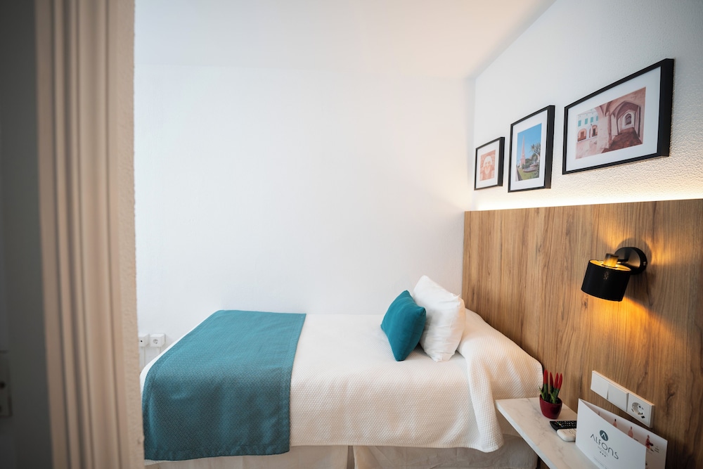 Hotel Alfons — Hotel rooms in Ciutadella de Menorca, Balearic Islands