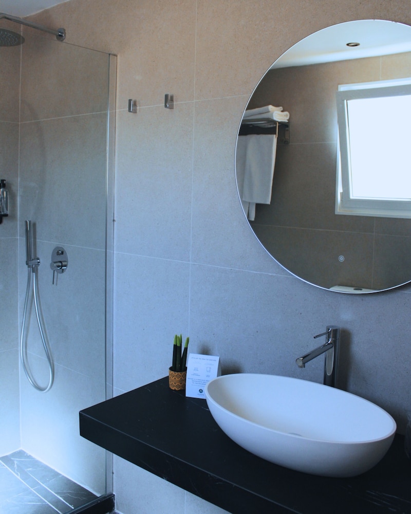 Hotel Alfons — Hotel rooms in Ciutadella de Menorca, Balearic Islands