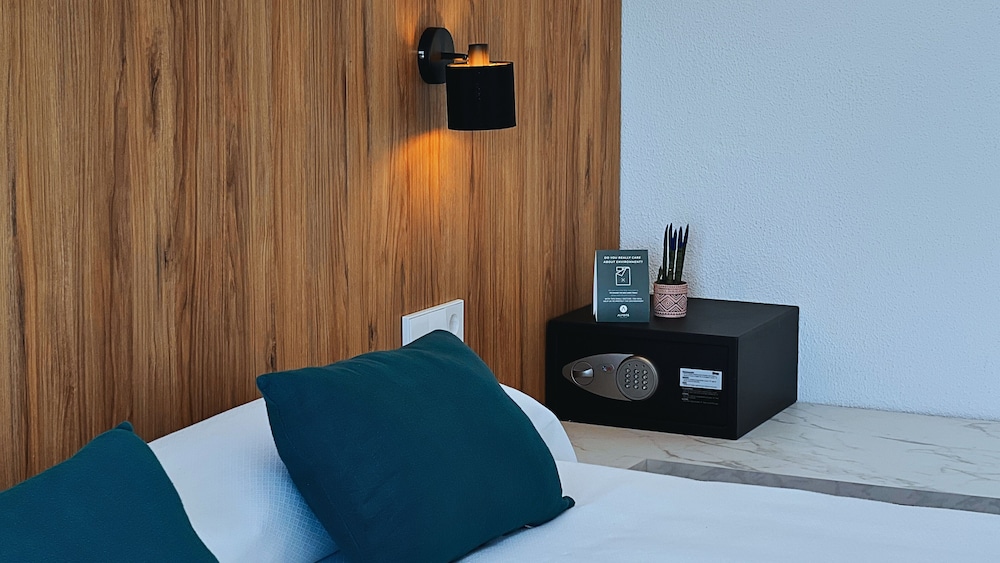 Hotel Alfons — Hotel rooms in Ciutadella de Menorca, Balearic Islands