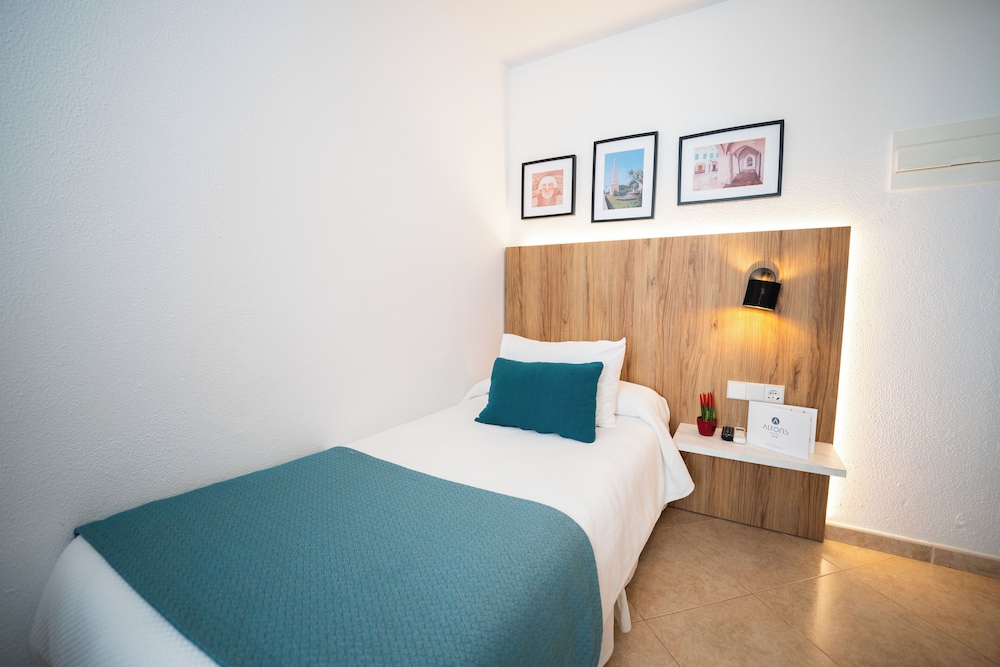 Hotel Alfons — Hotel rooms in Ciutadella de Menorca, Balearic Islands
