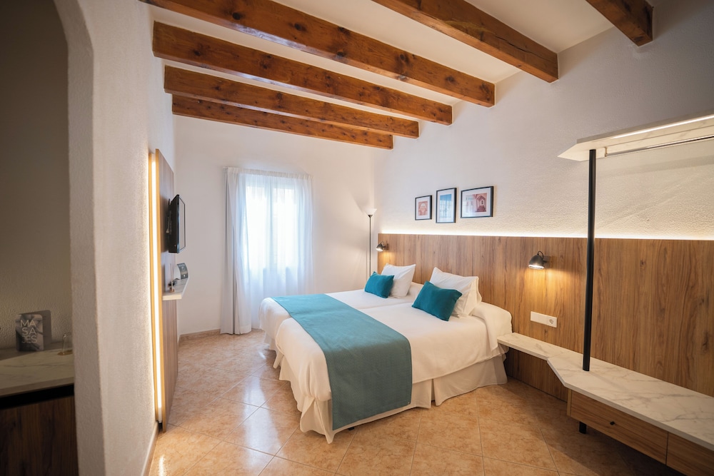 Hotel Alfons — Hotel rooms in Ciutadella de Menorca, Balearic Islands