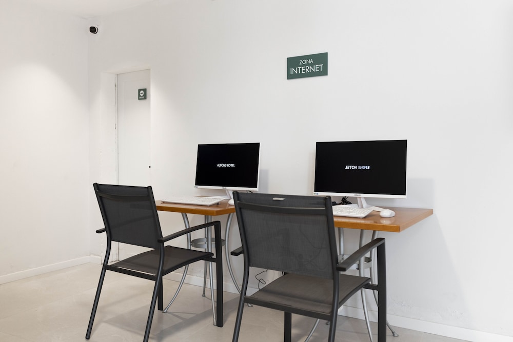 Hotel Alfons — Hotel building in Ciutadella de Menorca, Balearic Islands