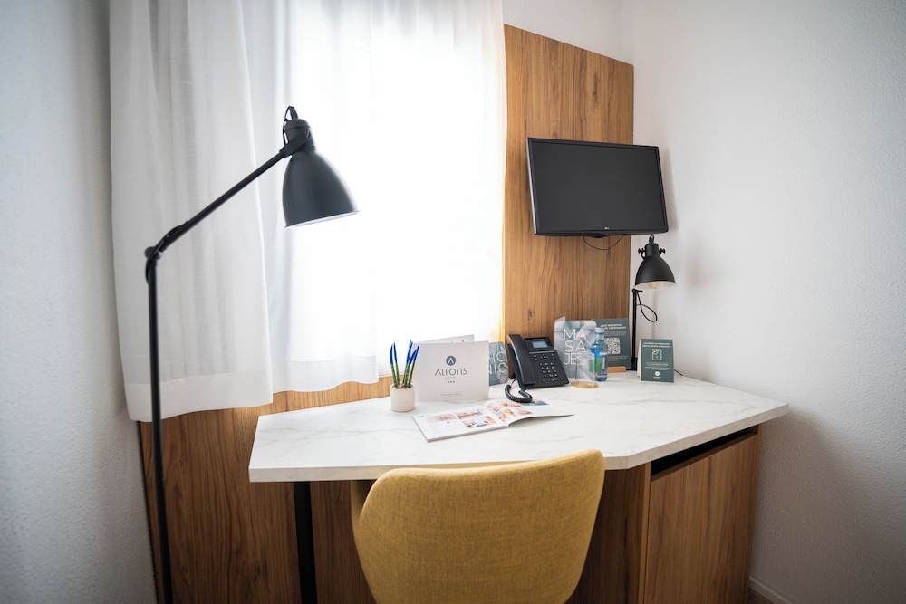 Hotel Alfons — Hotel rooms in Ciutadella de Menorca, Balearic Islands