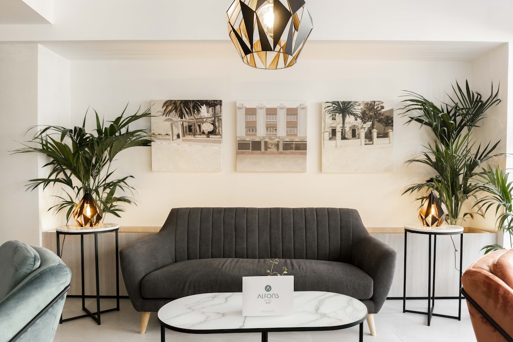 Hotel Alfons — Hotel building in Ciutadella de Menorca, Balearic Islands
