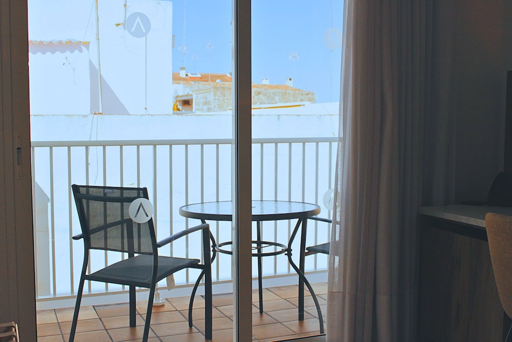 Hotel Alfons — Hotel rooms in Ciutadella de Menorca, Balearic Islands
