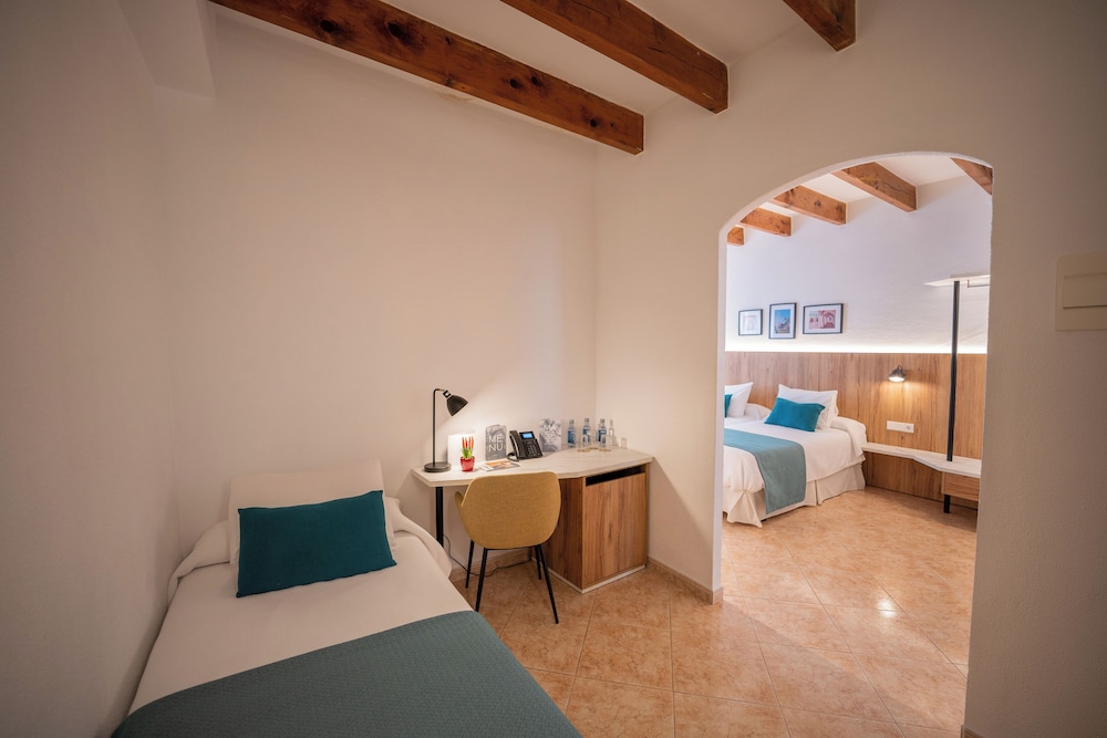 Hotel Alfons — Hotel rooms in Ciutadella de Menorca, Balearic Islands