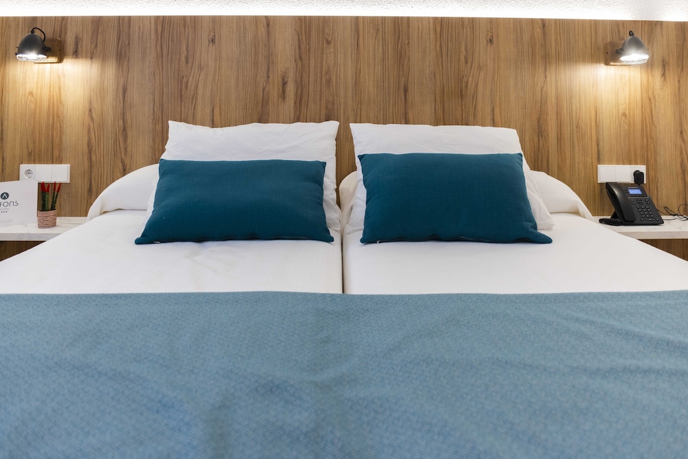 Hotel Alfons — Hotel rooms in Ciutadella de Menorca, Balearic Islands