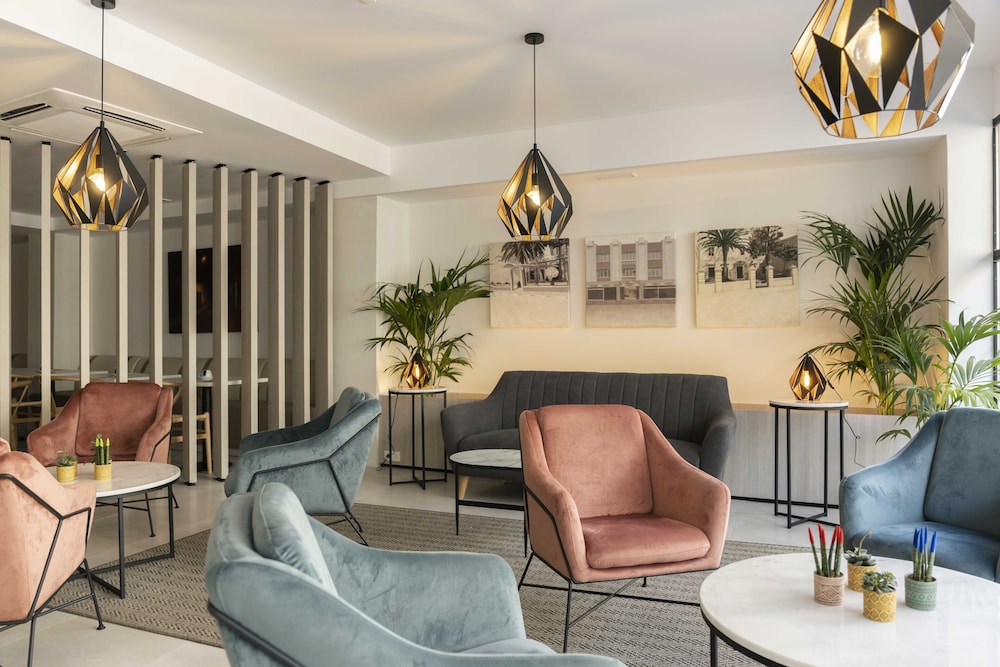 Hotel Alfons — Hotel building in Ciutadella de Menorca, Balearic Islands