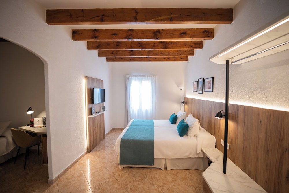 Hotel Alfons — Hotel rooms in Ciutadella de Menorca, Balearic Islands