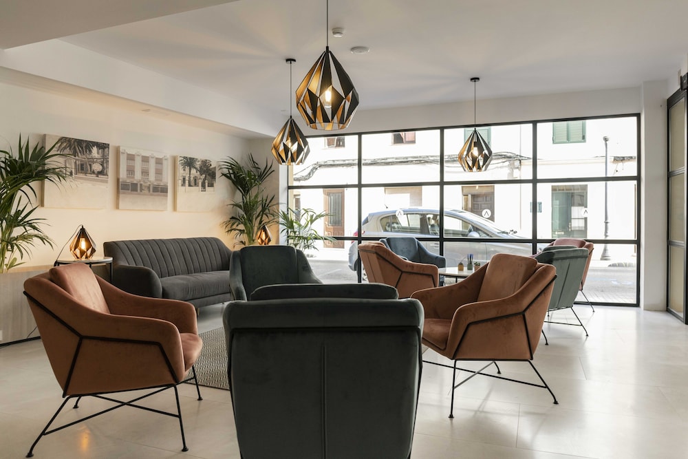 Hotel Alfons — Hotel building in Ciutadella de Menorca, Balearic Islands