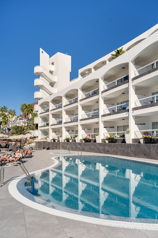 Apartamentos Cabau Altair — Hotel building in Puerto Rico, Canary Islands