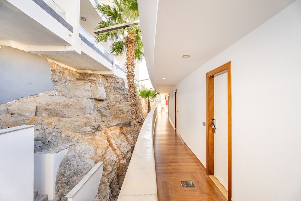 Apartamentos Cabau Altair — Hotel building in Puerto Rico, Canary Islands
