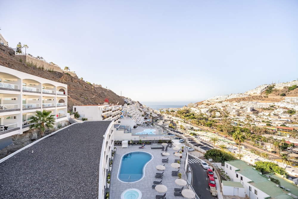 Apartamentos Cabau Altair — Swimming pool in Puerto Rico, Canary Islands