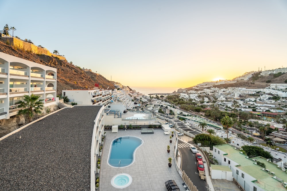 Apartamentos Cabau Altair — Swimming pool in Puerto Rico, Canary Islands