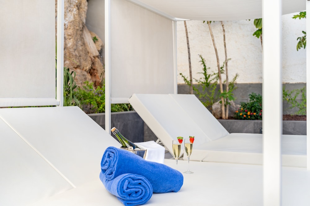 Apartamentos Cabau Altair — Swimming pool in Puerto Rico, Canary Islands