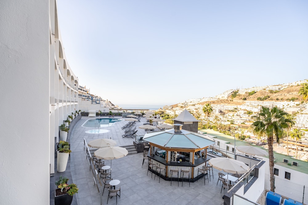 Apartamentos Cabau Altair — Restaurant & bars in Puerto Rico, Canary Islands