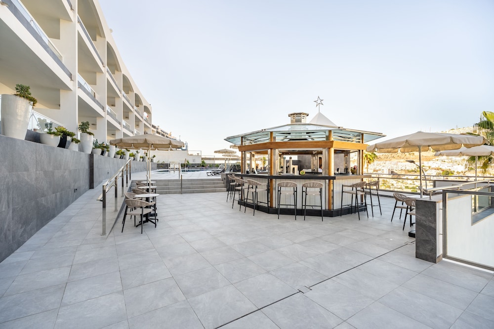 Apartamentos Cabau Altair — Restaurant & bars in Puerto Rico, Canary Islands