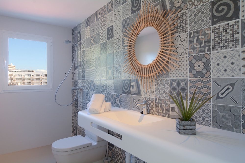 Paguera Treff Boutique Hotel — Hotel rooms in Peguera, Balearic Islands
