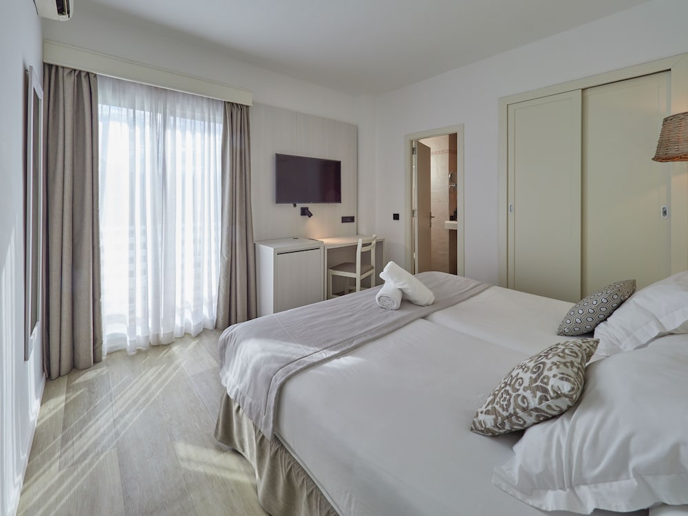 Paguera Treff Boutique Hotel — Hotel rooms in Peguera, Balearic Islands