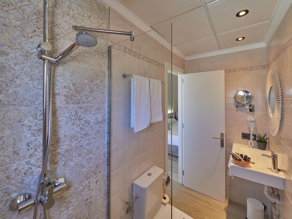 Paguera Treff Boutique Hotel — Hotel rooms in Peguera, Balearic Islands