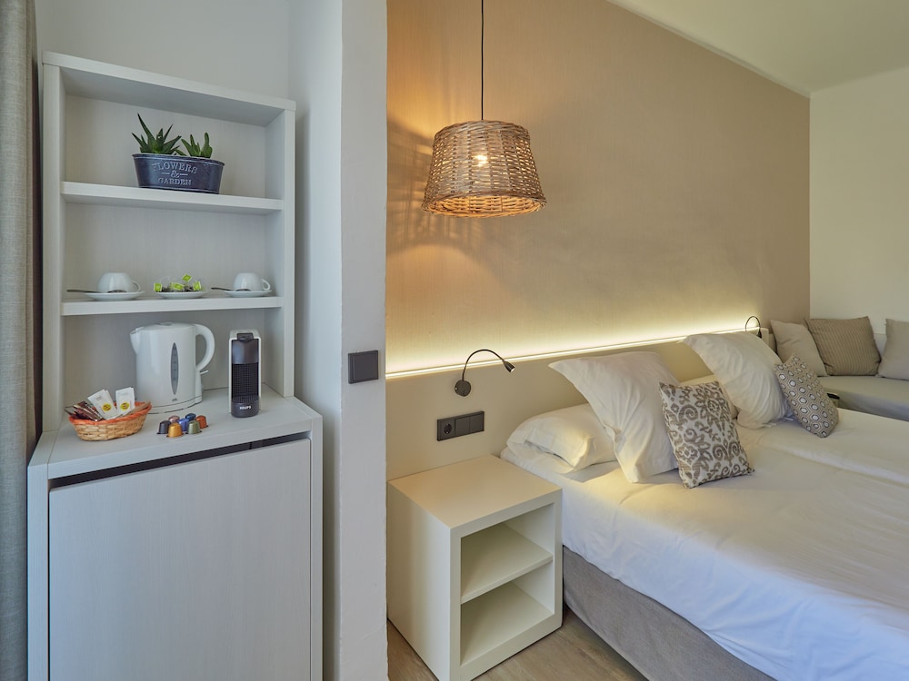 Paguera Treff Boutique Hotel — Hotel rooms in Peguera, Balearic Islands