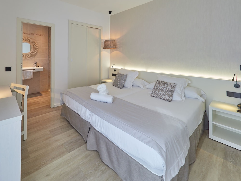 Paguera Treff Boutique Hotel — Hotel rooms in Peguera, Balearic Islands