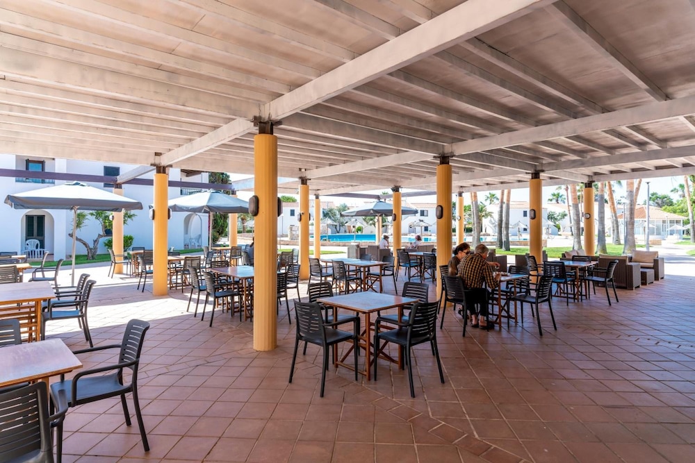 Apartamentos Vistapicas — Restaurant & bars in Cala'n Blanes, Balearic Islands