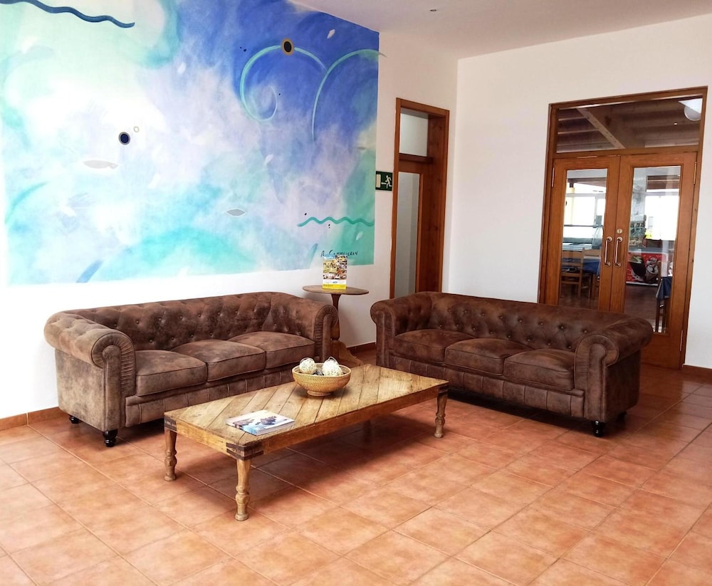 Apartamentos Vistapicas — Hotel building in Cala'n Blanes, Balearic Islands