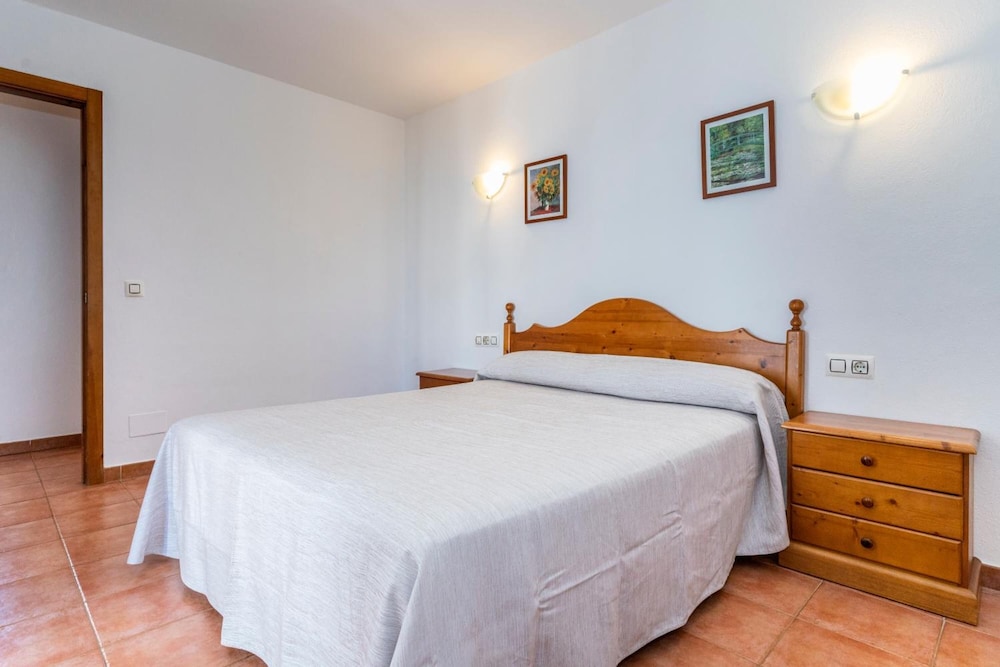 Apartamentos Vistapicas — Hotel rooms in Cala'n Blanes, Balearic Islands