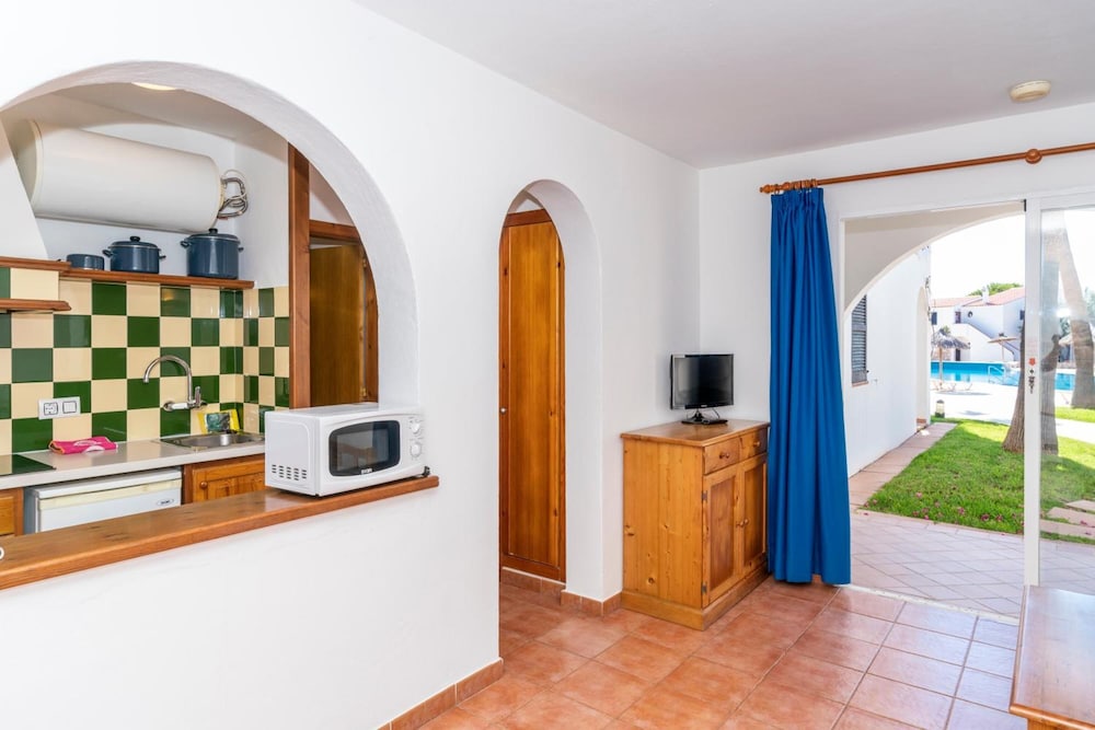 Apartamentos Vistapicas — Hotel rooms in Cala'n Blanes, Balearic Islands