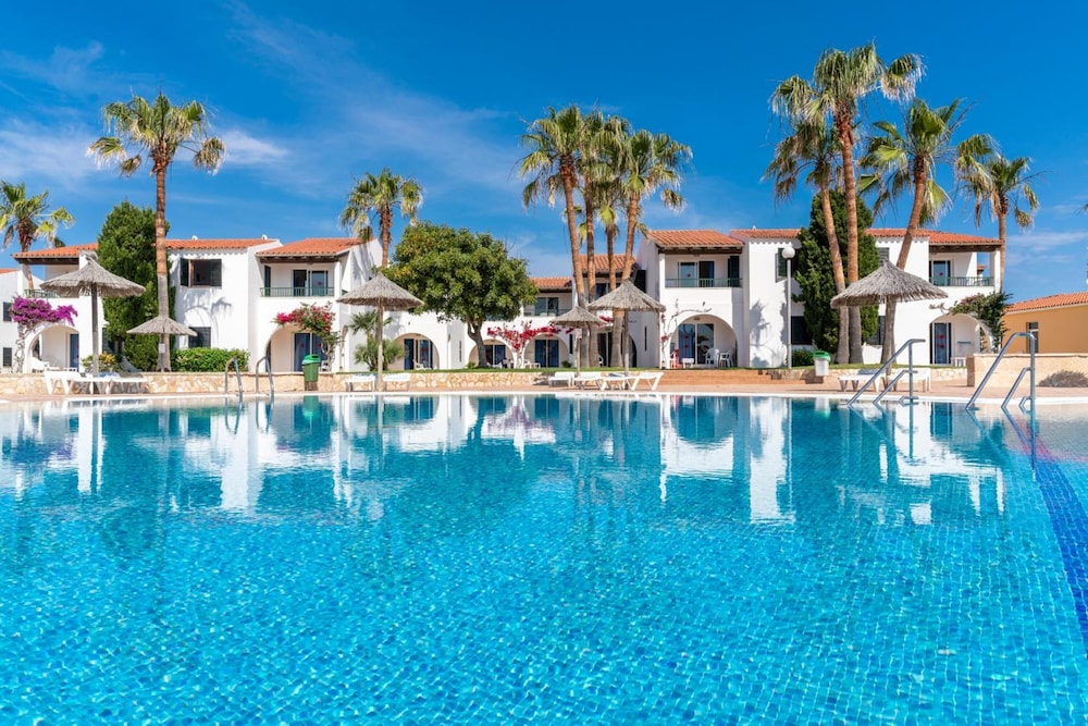 Apartamentos Vistapicas — Main photo in Cala'n Blanes, Balearic Islands
