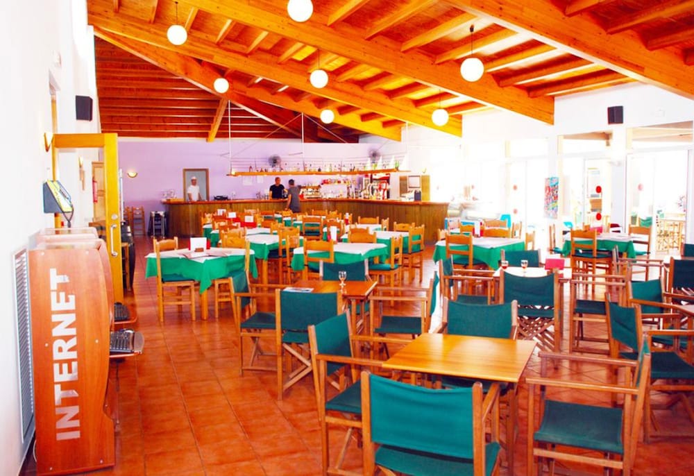 Apartamentos Vistapicas — Restaurant & bars in Cala'n Blanes, Balearic Islands