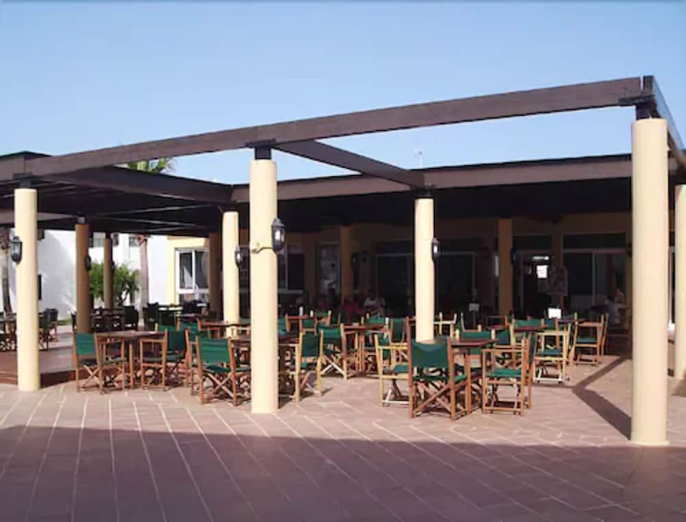 Apartamentos Vistapicas — Restaurant & bars in Cala'n Blanes, Balearic Islands