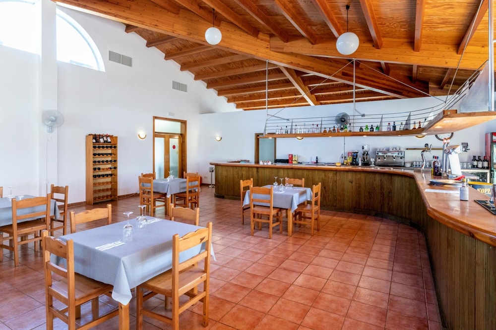 Apartamentos Vistapicas — Restaurant & bars in Cala'n Blanes, Balearic Islands