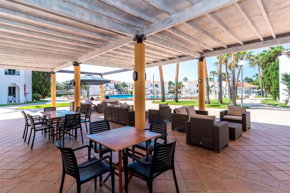 Apartamentos Vistapicas — Restaurant & bars in Cala'n Blanes, Balearic Islands