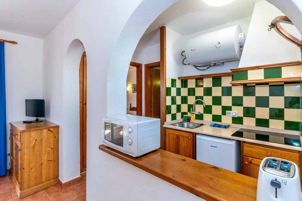 Apartamentos Vistapicas — Hotel rooms in Cala'n Blanes, Balearic Islands