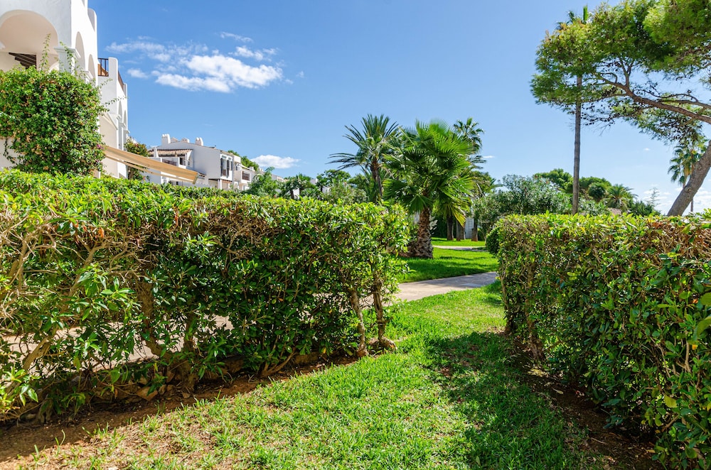 Parque Mar Apartments — Hotel building in Cala d´Or, Balearic Islands