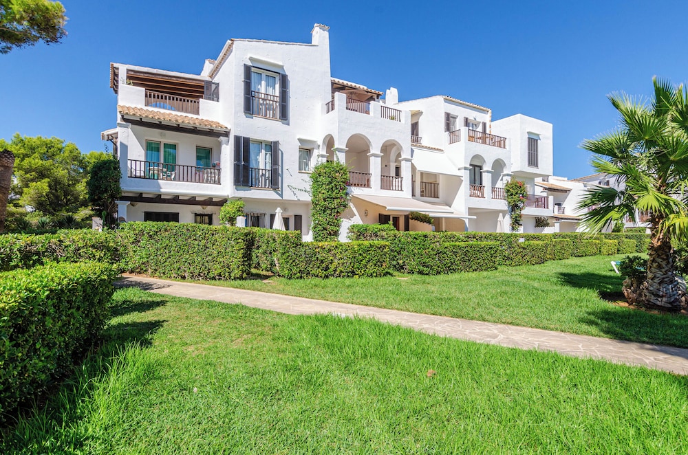 Parque Mar Apartments — Hotel building in Cala d´Or, Balearic Islands