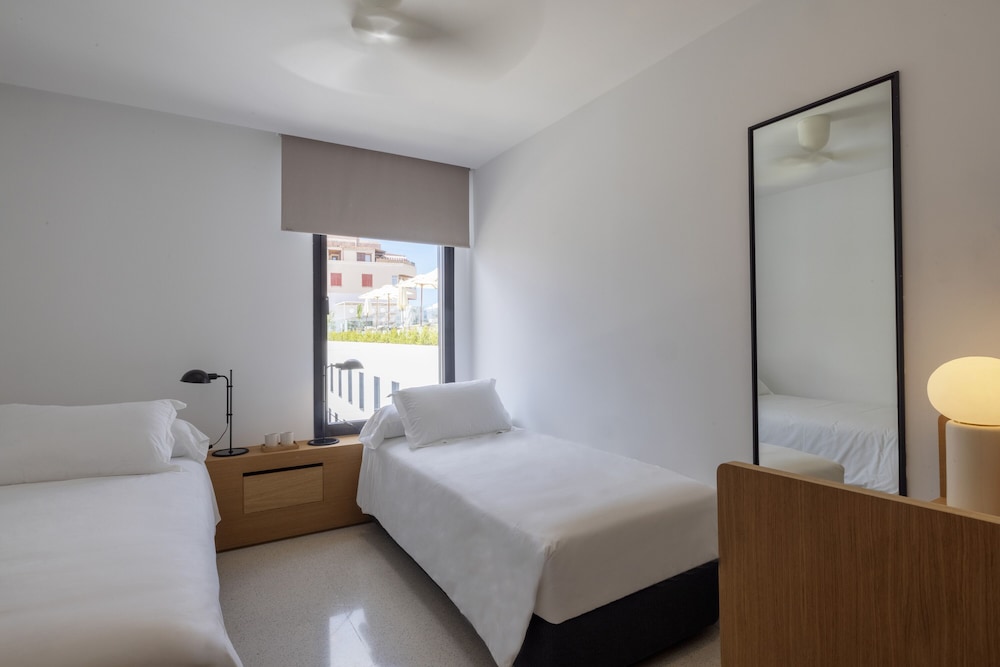 HM Palma Blanc Hotel — Hotel rooms in Palma de Mallorca, Balearic Islands