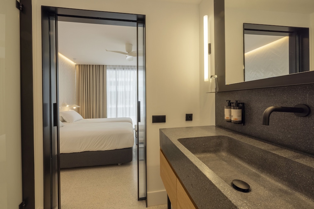 HM Palma Blanc Hotel — Hotel rooms in Palma de Mallorca, Balearic Islands