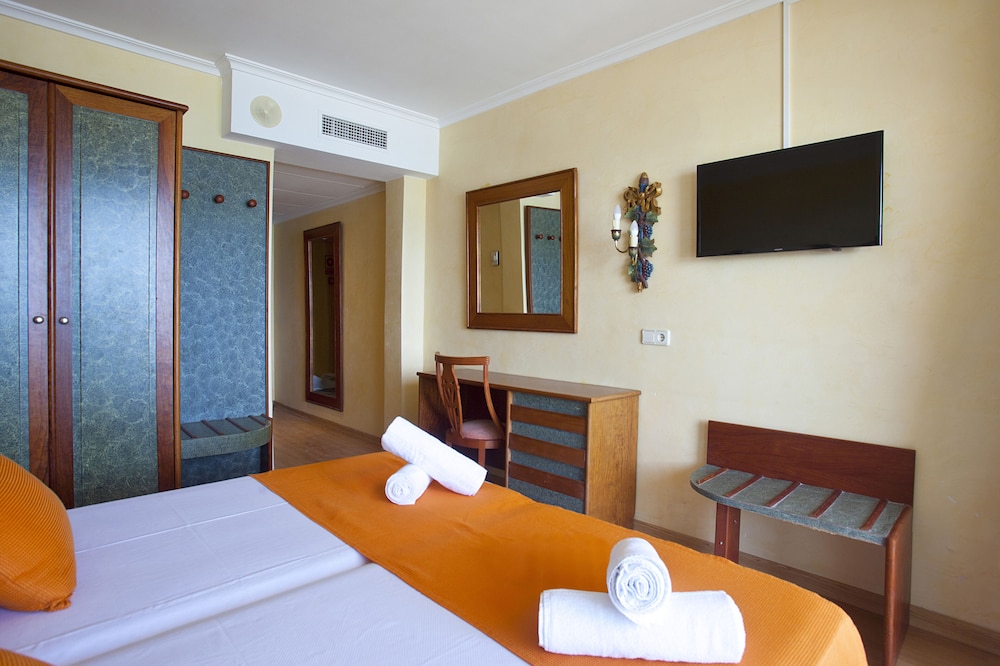Mix Peymar — Hotel rooms in S'Illot, Balearic Islands